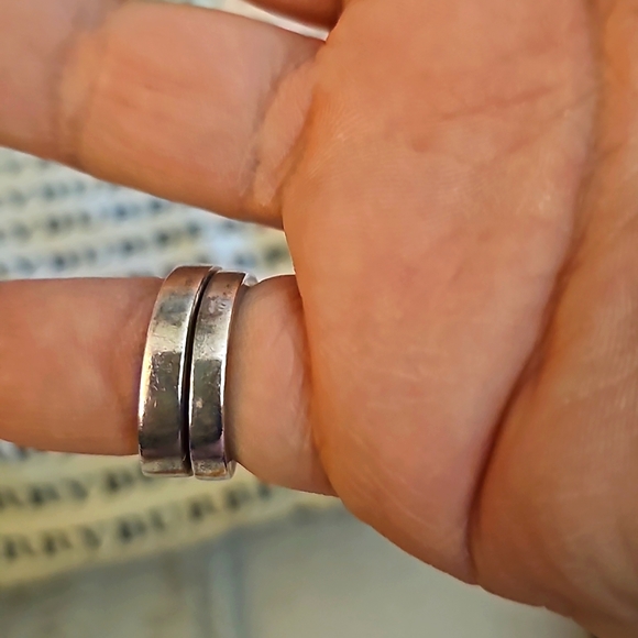 Gucci "G" logo Snake Sterling Silver Ring - Picture 2 of 3